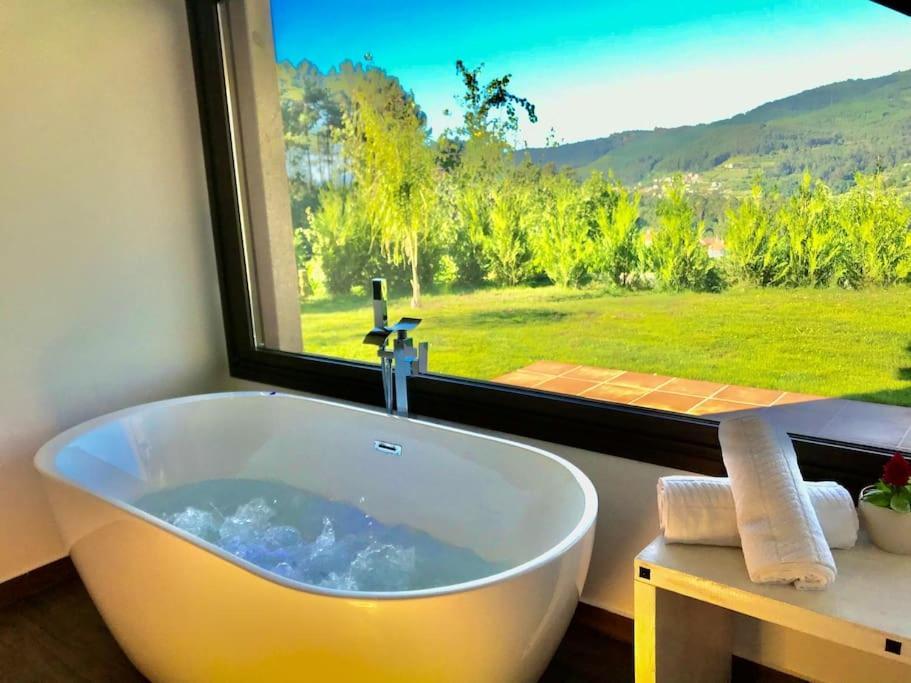Casa Nueva En Vigo Rural Mos Con Jacuzzi Y Chimenea Para Escapada Romantica Pontevedra Exterior photo